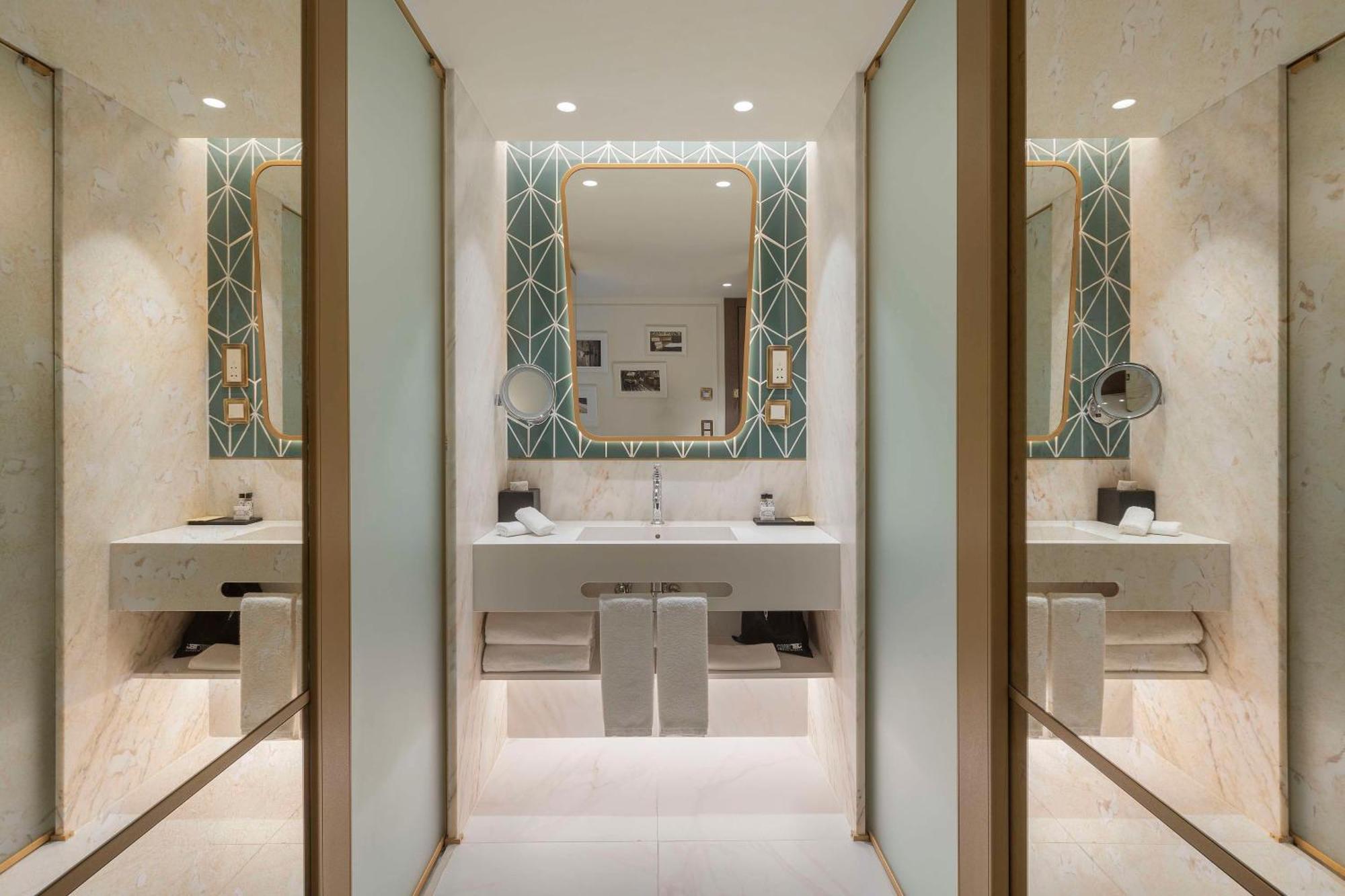 Hotel The Emerald House - Curio Collection By Hilton Lissabon